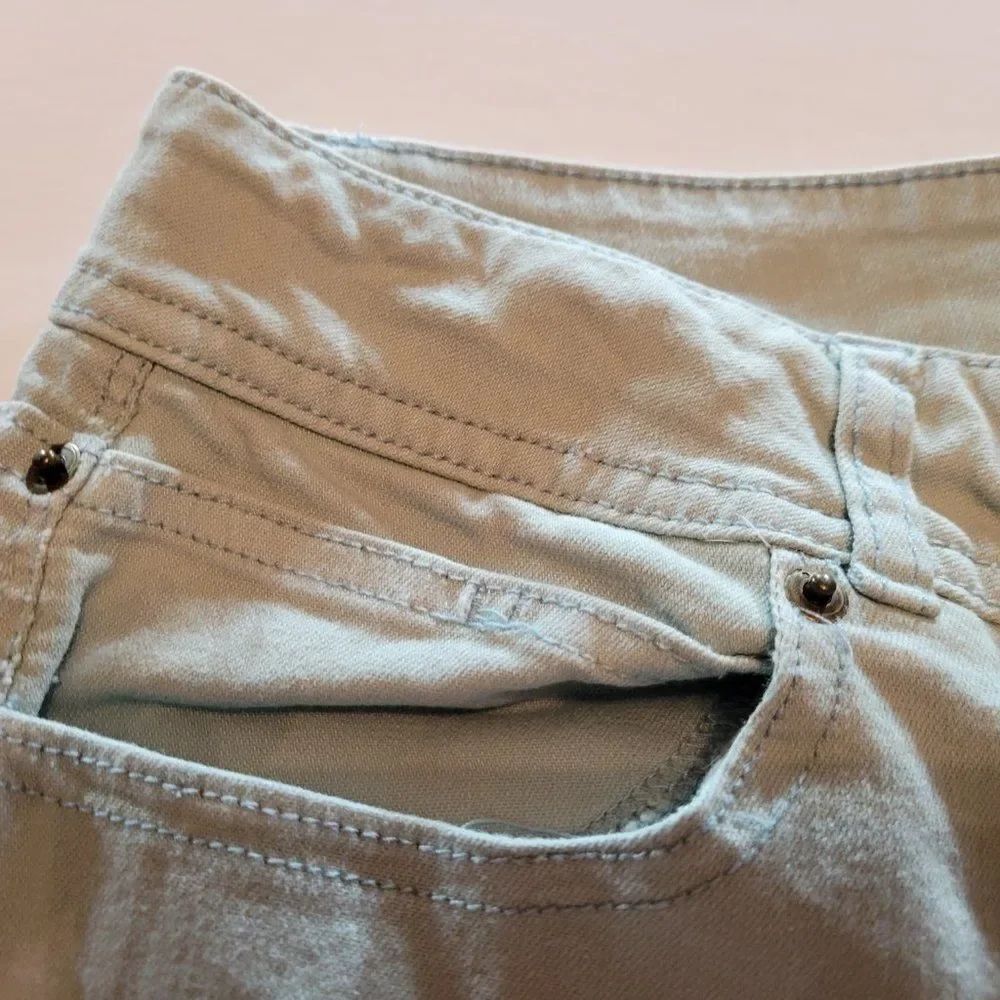 Life in Progress Denim Shorts - Picture 5 of 16